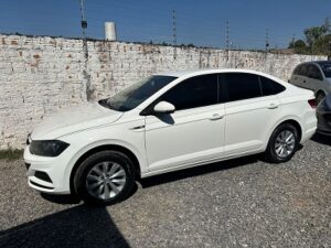 O Volkswagen Virtus MSI 1.6 Flex 2018/2019 é um sedã que combina conforto, desempenho e excelente espaço interno. Equipado com motor 1.6 Flex, oferece ótima dirigibilidade, economia e confiabilidade, sendo ideal para o uso diário e viagens.