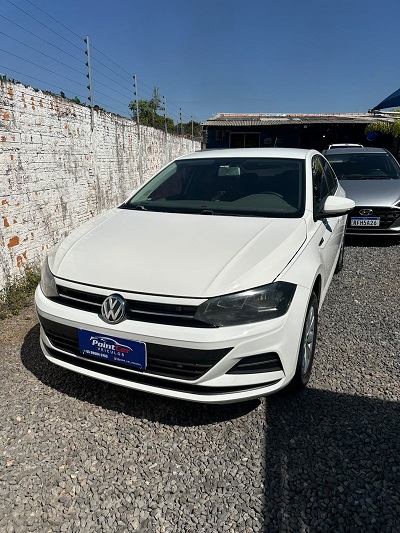 O Volkswagen Virtus MSI 1.6 Flex 2018/2019 é um sedã que combina conforto, desempenho e excelente espaço interno. Equipado com motor 1.6 Flex, oferece ótima dirigibilidade, economia e confiabilidade, sendo ideal para o uso diário e viagens.