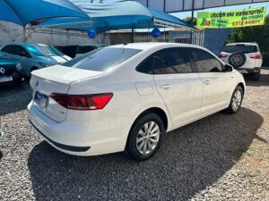 O Volkswagen Virtus MSI 1.6 Flex 2018/2019 é um sedã que combina conforto, desempenho e excelente espaço interno. Equipado com motor 1.6 Flex, oferece ótima dirigibilidade, economia e confiabilidade, sendo ideal para o uso diário e viagens.