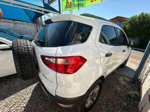 A Ford EcoSport 1.6 Automático 2015/2016 é a SUV ideal para quem busca conforto, praticidade e versatilidade. Equipada com motor 1.6 Flex e câmbio automático, oferece uma condução suave e confortável, tanto na cidade quanto na estrada.