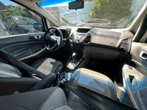 A Ford EcoSport 1.6 Automático 2015/2016 é a SUV ideal para quem busca conforto, praticidade e versatilidade. Equipada com motor 1.6 Flex e câmbio automático, oferece uma condução suave e confortável, tanto na cidade quanto na estrada.
