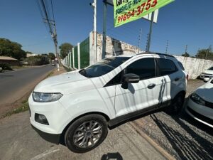 A Ford EcoSport 1.6 Automático 2015/2016 é a SUV ideal para quem busca conforto, praticidade e versatilidade. Equipada com motor 1.6 Flex e câmbio automático, oferece uma condução suave e confortável, tanto na cidade quanto na estrada.