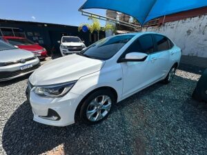 O Chevrolet Onix Premier 1.0 Turbo 2021 é um hatch premium que une tecnologia, desempenho e economia. Equipado com motor 1.0 Turbo Flex, oferece excelente desempenho aliado ao baixo consumo de combustível, proporcionando uma condução ágil e confortável.