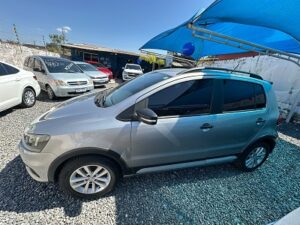 O Volkswagen Fox Track 1.0 Flex 2017 é um hatch versátil, econômico e confortável, ideal para quem busca um carro confiável para o dia a dia. Equipado com motor 1.0 Flex, oferece excelente consumo de combustível, manutenção acessível e ótima dirigibilidade.