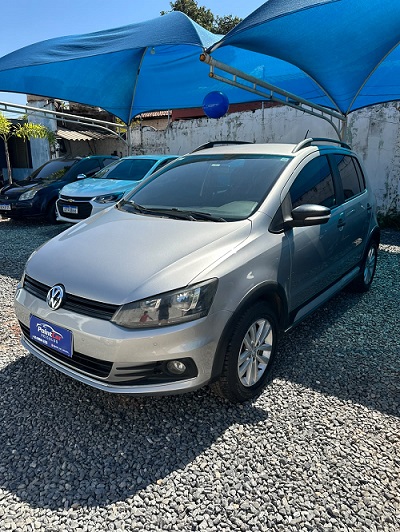 O Volkswagen Fox Track 1.0 Flex 2017 é um hatch versátil, econômico e confortável, ideal para quem busca um carro confiável para o dia a dia. Equipado com motor 1.0 Flex, oferece excelente consumo de combustível, manutenção acessível e ótima dirigibilidade.